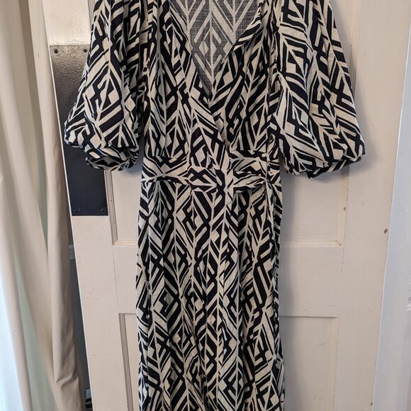 BR blouson Sleeve Abstract Print Wrap Dress - Picture 5 of 6